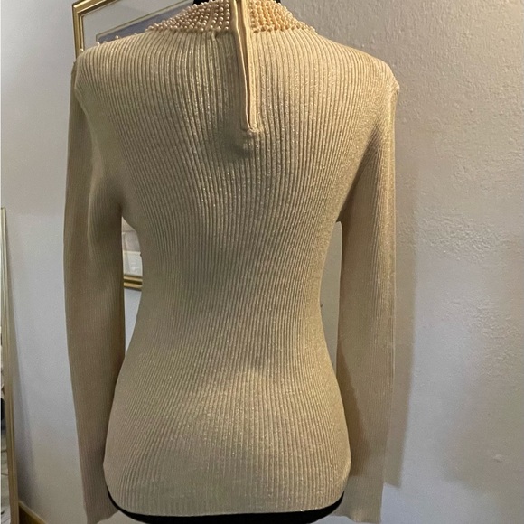 Gorgeous Belldini Light Gold Silk Metallic Sweater with Pearl Accents Size L - Picture 5 of 8
